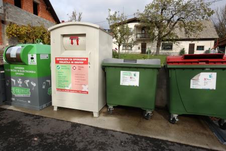 ZBIRALNIK ZA UPORABNA OBLAČILA IN OBUTEV GRAHOVO 01 FOTO LJUBO VUKELIČ